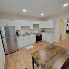 7 Bedroom House! Walk to Niagara Falls! New Whole House
